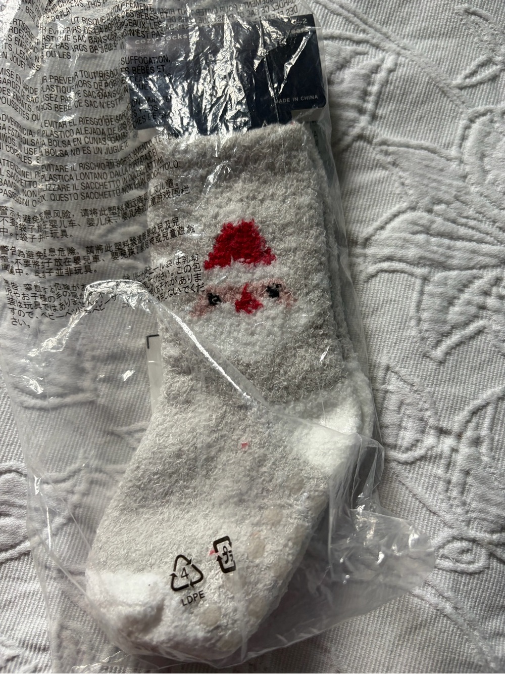 Cozy White Fuzzy Socks with Red Accent Santa Christmas toddler 0-2 new